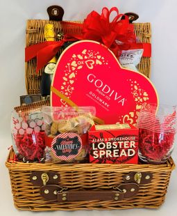 Sensational Share The Love Picnic Basket (Valentine's Day)($135 & Up)
